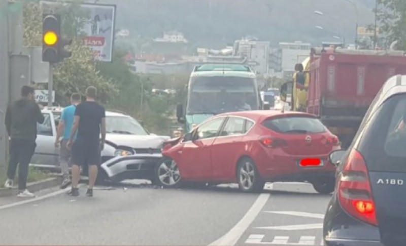 Gužve na ulazu u Banjaluku: Sudar na Prijedorskoj petlji, ima povrijeđenih