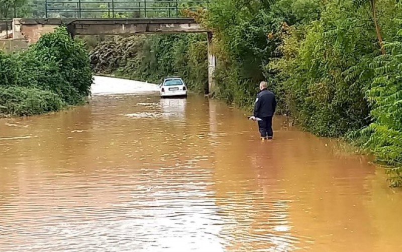 Mnoge ulice pod vodom: Obilna kiša ponovo donijela probleme na području Trebinja VIDEO