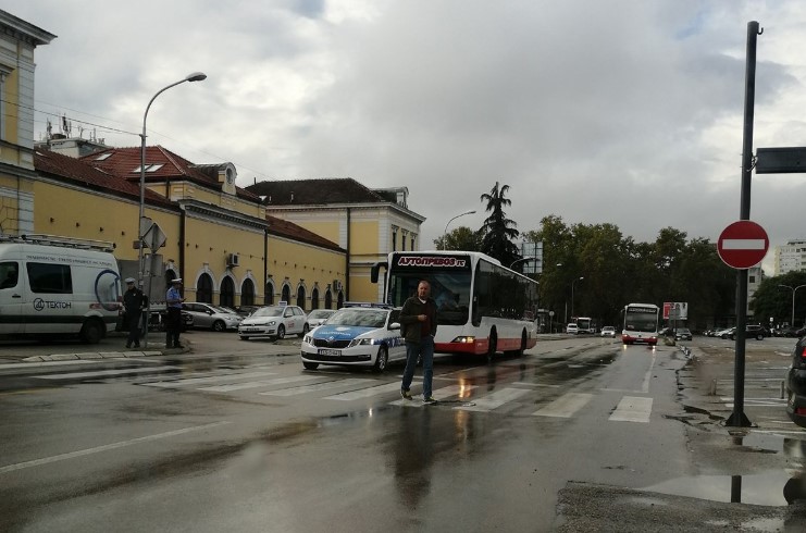 Saobraćajka u Banjaluci: Sudar autobusa i policijskog vozila kod stare autobuske stanice