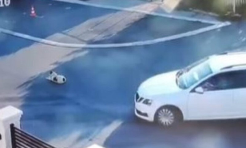 Stravičan incident! Žena pregazila psa – vukla ga po ulici, pa nastavila dalje VIDEO