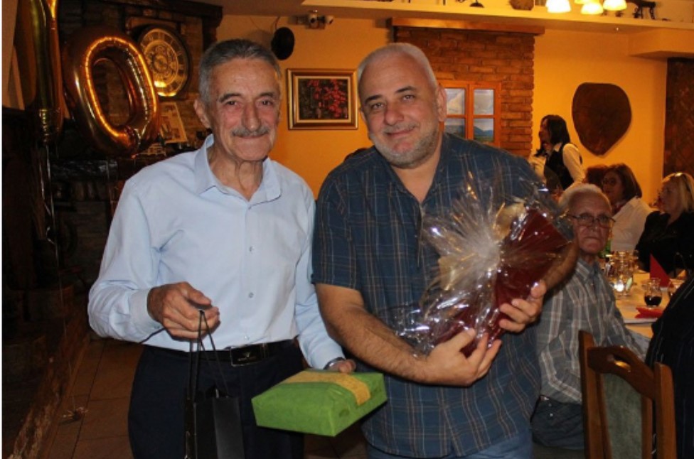 Dragan proslavio dva jubileja: Ni u osmoj deceniji se nije umorio od konobarskog posla