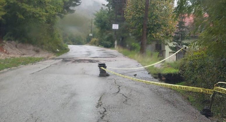 Oštećen put Drvar-Šipovljani: Zabranjen saobraćaj za vozila teža od 7,5 tona