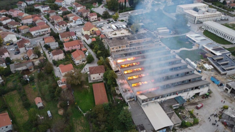 Ogromna šteta: Požar u hangaru bivše fabrike izazvalo dijete FOTO