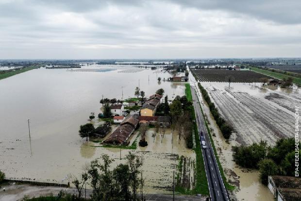 Veliki dijelovi Italije pod vodom: Kritično u Emiliji Romanji VIDEO