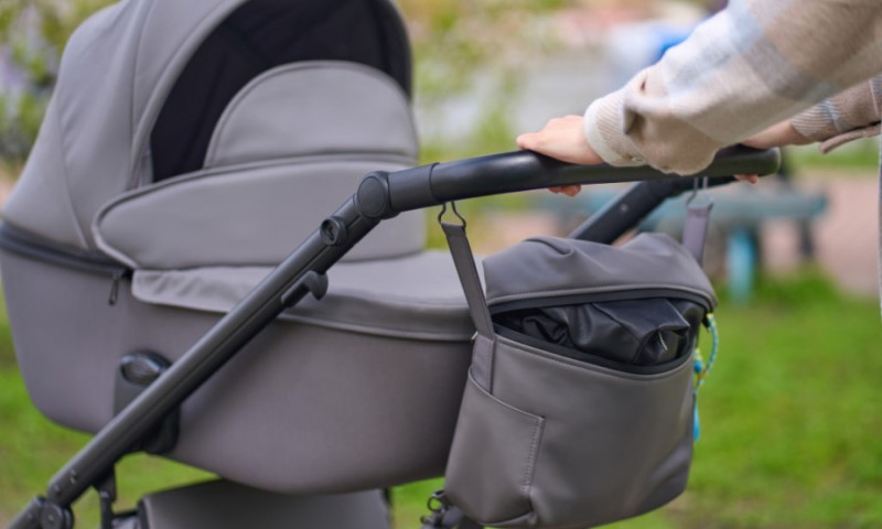 Nesreća pješačkom prelazu: Tramvaj zakačio kolica sa bebom