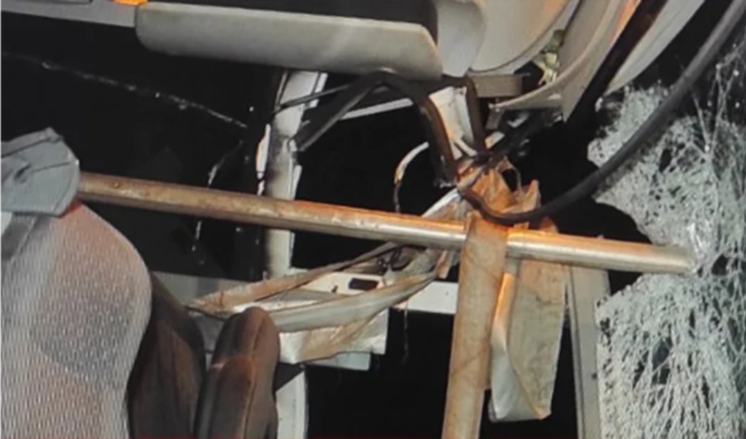 Stravične slike sa lica mjesta: Šipka sa kamiona usmrtila putnicu (27) u autobusu FOTO