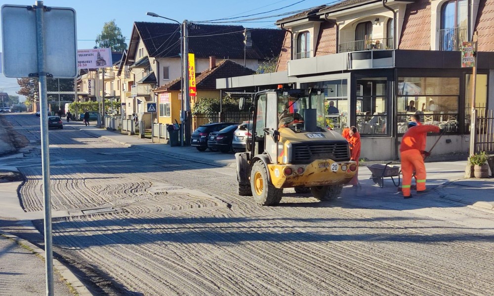 Sjete se pred izbore: Masovno krpljenje banjalučkih ulica FOTO/VIDEO