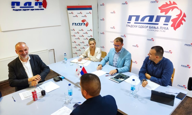 Iz PDP-a najavljuju tužbe: Stanivuković i saradnici nisu kupovali stanove novcem iz gradske kase