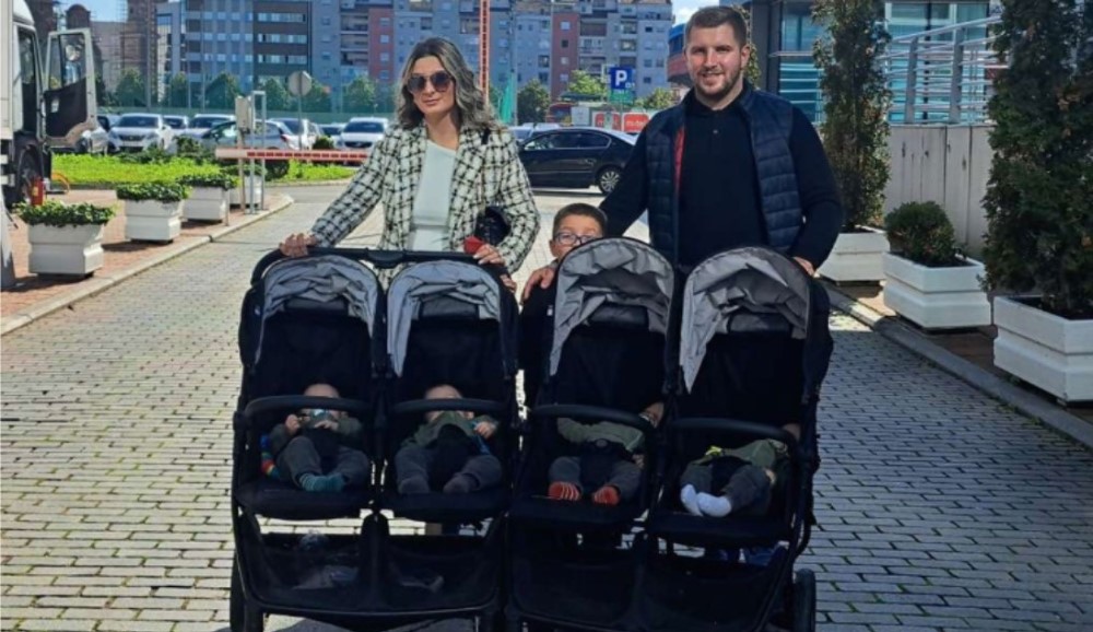 Uručeni poklon vaučeri: Pomoć za porodice koje su dobile četvorke i trojke u Srpskoj