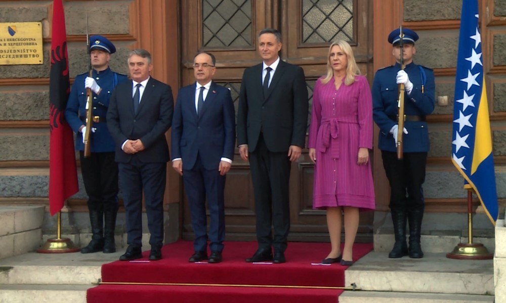 Predsjednik Albanije u Sarajevu: Članovi Predsjedništva BiH dočekali Begaja