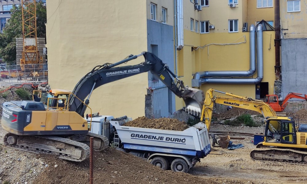 Vrijedni i nakon izbora: Mašine dale gas kod hotela Palas FOTO/ VIDEO