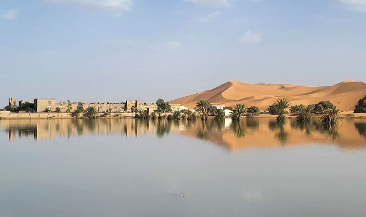 Nestvarni prizori u Sahari: Jezero suvo 50 godina napunjeno vodom VIDEO