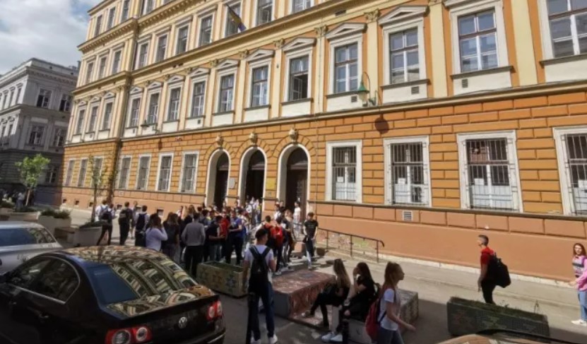 Nema odmora za policiju: U 12 srednjih škola dojava o postavljenim bombama