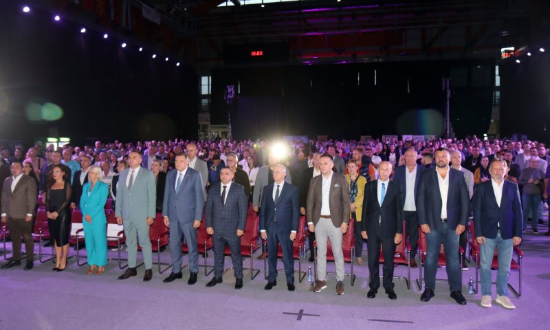 Dodik otvorio nacionalni festival “Rakije Srpske”: Rakija preuzima primat u potrošnji u odnosu na neka strana pića