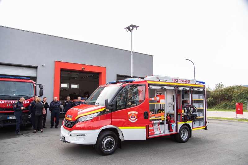 Vrijedna donacija: Prnjavorskim vatrogascima uručeno vozilo vrijedno 362.000 KM