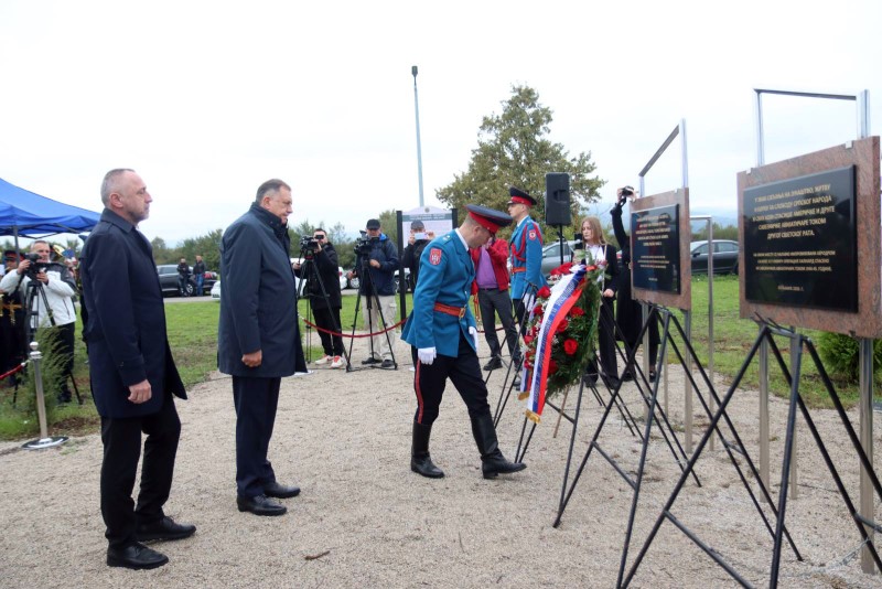 Obilježavanje istorijskog događaja: Dodik i Egić položili vijence junacima misije “Halijard”