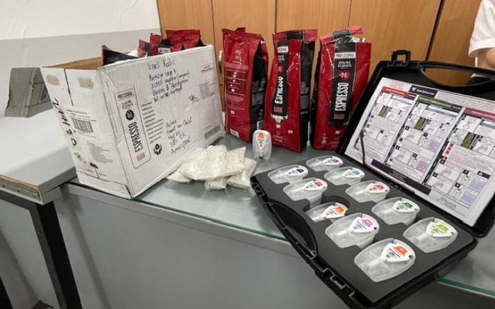 Službenici UIO otkrili četiri pošiljke narkotika: Evo šta je sve oduzeto FOTO