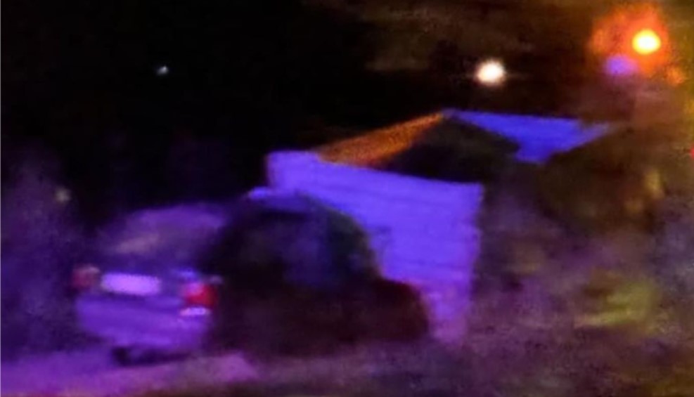 Strahuje se da ima stradalih: Vozilom se zakucao u traktorsku prikolicu FOTO