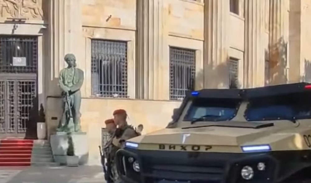 Parkiran “Vihor”: Duge cijevi ispred Palate predsjednika Srpske VIDEO
