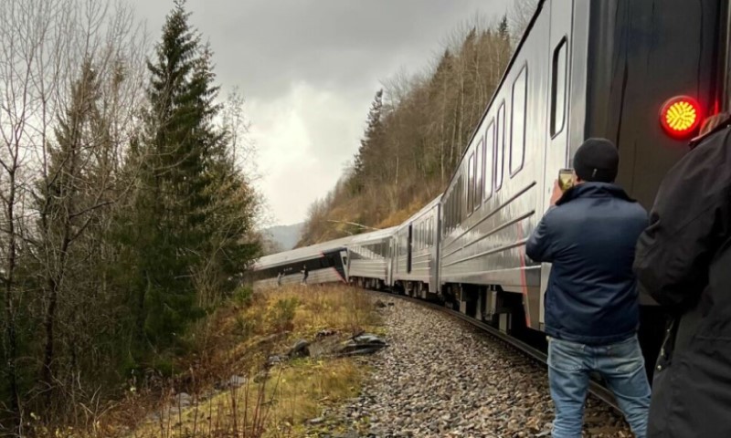 Nesreća u Norveškoj: Voz sa više od 50 putnika iskočio iz šina