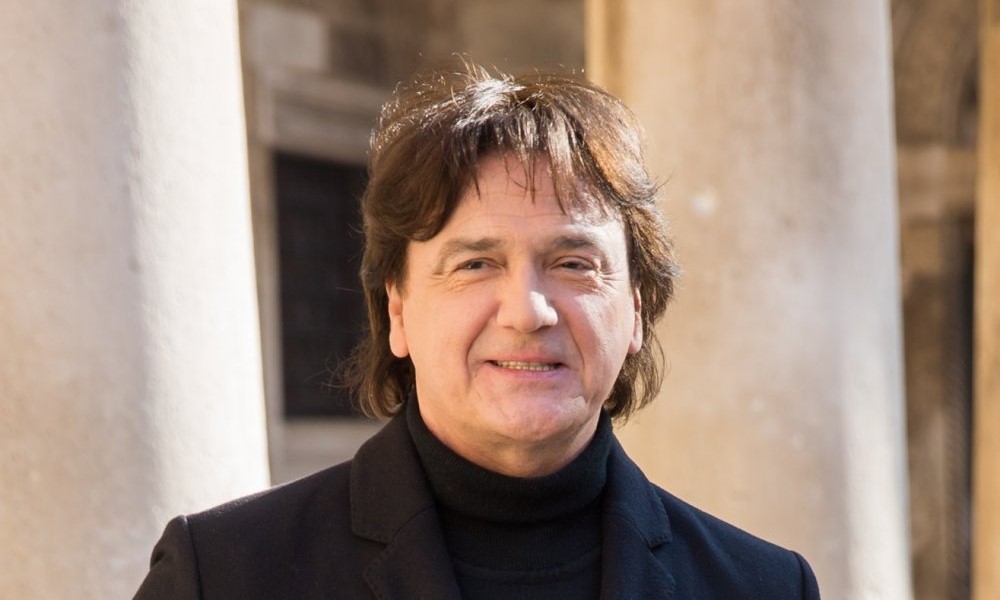 Konaković ugostio pjevača: Čoli uručen diplomatski pasoš BiH VIDEO