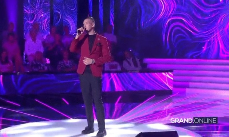 Mladom pjevaču pukle pantalone pred početak nastupa: “To mi je donijelo sreću”