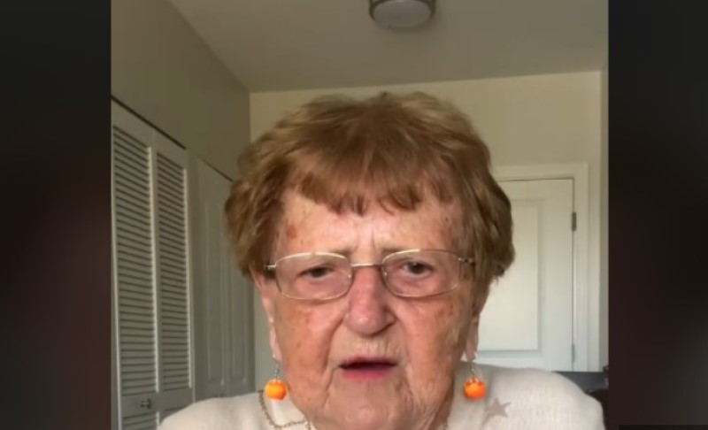 Baka (94) upalila kameru i ostavila momka: Raskid iz staračkog doma hit na internetu VIDEO