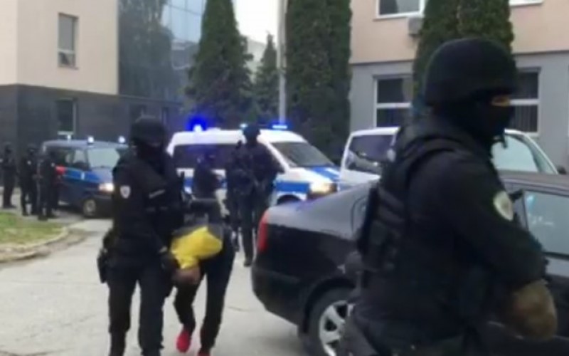 Uhapšeni zbog droge i oružja: Sprovedeno šest lica u Okružno javno tužilaštvo VIDEO