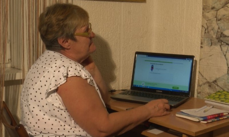 Ispunila davno sanjani san: Baka u penziji naučila tečno da priča čak pet jezika