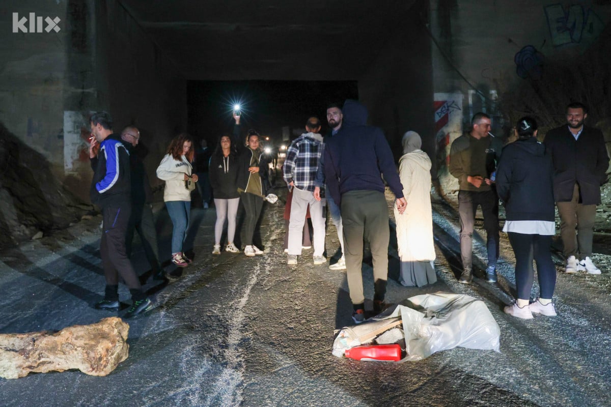 Traže odgovore od vlasti: Mještani iz Donje Jablanice blokirali saobraćaj
