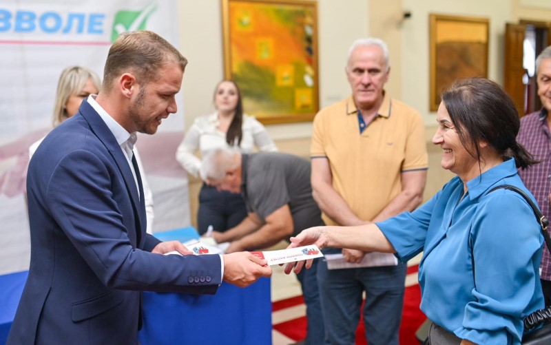 Olakšica za građane: Stanivuković uručio nova rješenja o građevinskim dozvolama