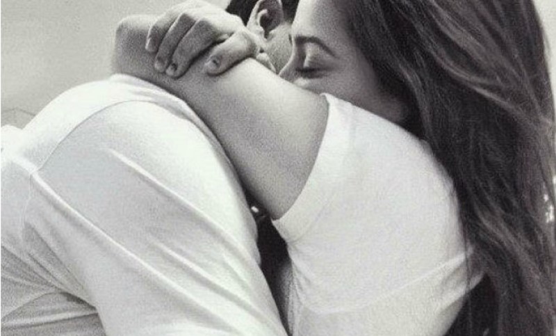 “Za ljepše opraštanje koristite parking”: Na ovom aerodromu možete da se grlite tri minuta