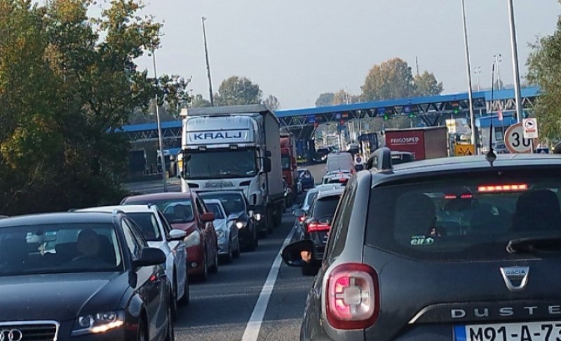 Vozači, naoružajte se “čeličnim živcima”: Gužve na ovim graničnim prelazima u BiH
