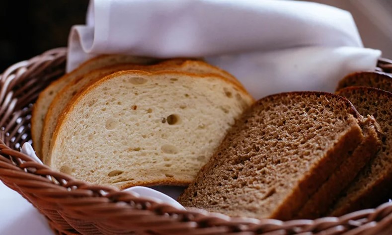 Genijalan trik koji domaćice kriju: Stari hljeb kao nov iz pekare za samo pet minuta