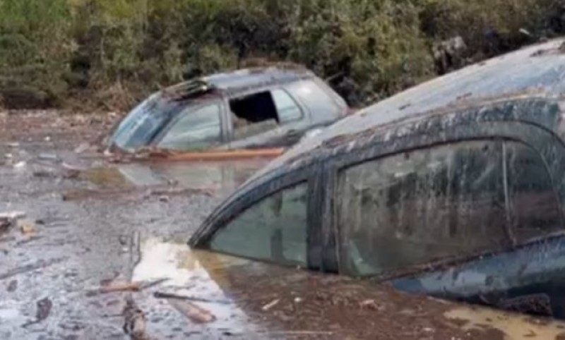 Potragu u Jablanici otežavaju mulj i kanalizacija: Lome se stakla da bi se ušlo u kuće