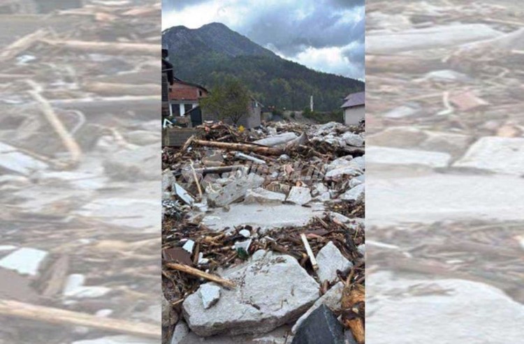 Spasioci čamcima prešli do Jablanice: Zatrpani i ugroženi ljudi, srušeni mostovi VIDEO