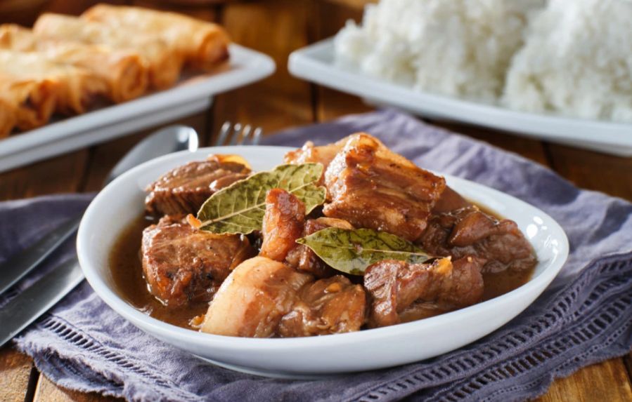 Svi ga koristimo, ali pogrešno: Kada i u koja jela bi trebalo da ubacite lovorov list?