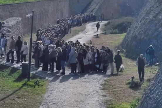 Nepregledni redovi: Hiljade vjernika se poklanja moštima Svete Petke na Kalemegdanu