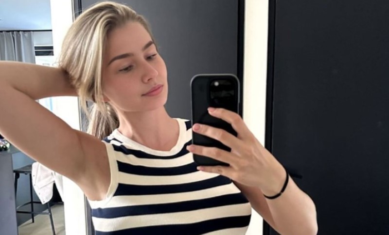 Planetarna senzacija! Djevojka ima tri dojke i na tome zarađuje bogatstvo VIDEO