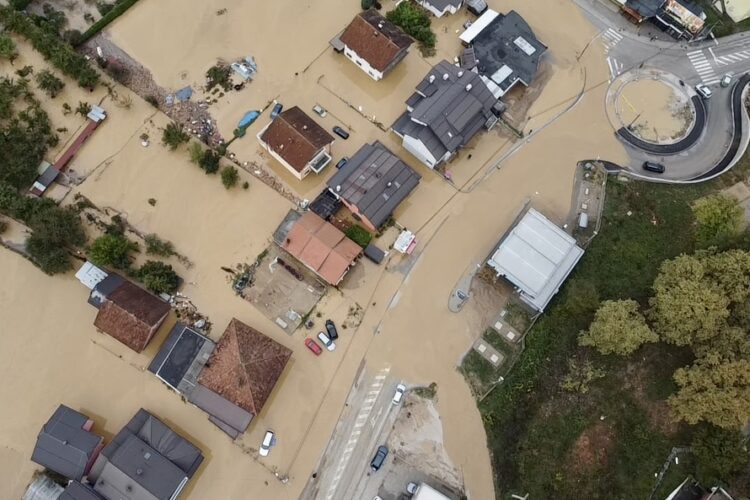 Mnoga sela u opštini Konjic još odsječena: Potrebne radne mašine kako bi se stiglo do ljudi