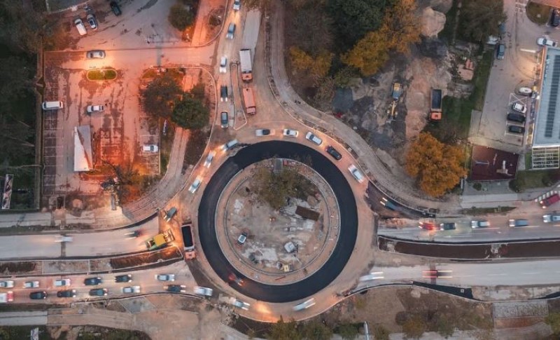 Radovi će trajati čitavu noć: Počelo asfaltiranje kružnog toka kod banjalučke “Akvane” FOTO