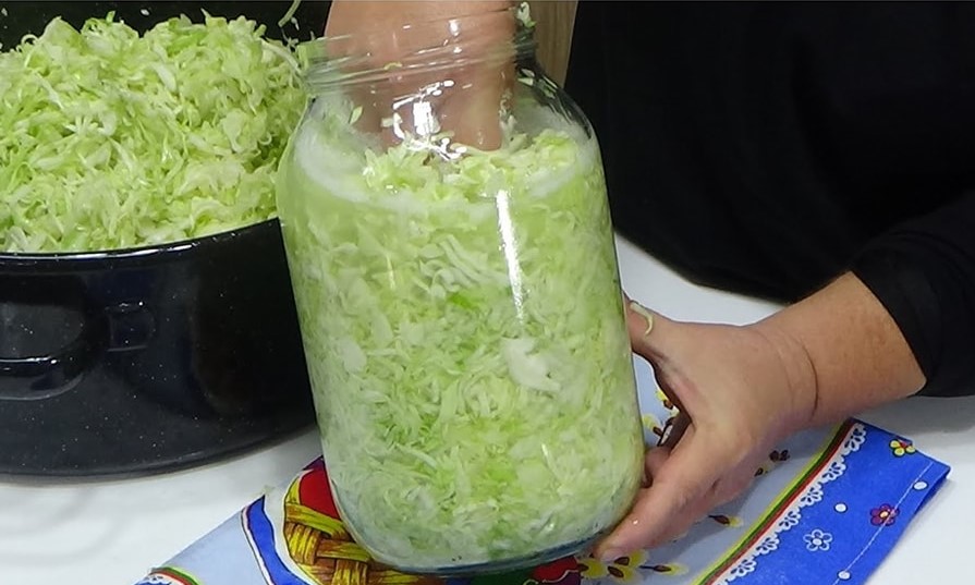 Spreman za 7 dana! Kiseli kupus iz tegle – pravi recept za one nestrpljive