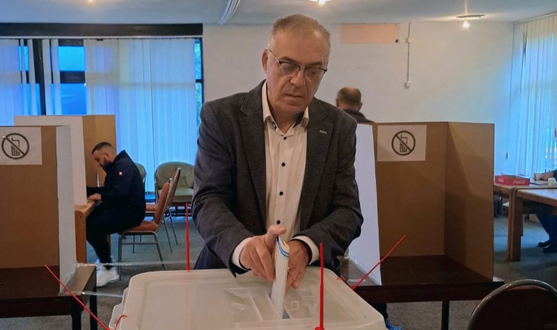 Miličević glasao pa poručio: Očekujem da izborni dan prođe bez incidenata