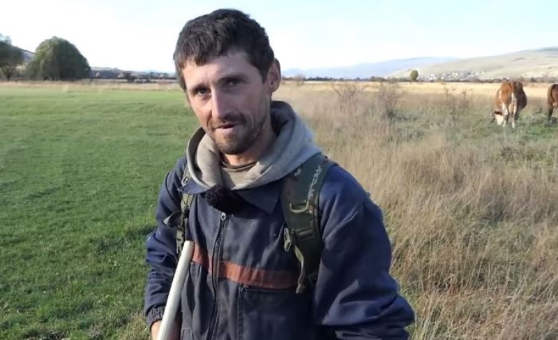 Iako nije najsrećniji, Mile sebe vidi sa kravama: Mladog pastira iz BiH život nije mazio VIDEO