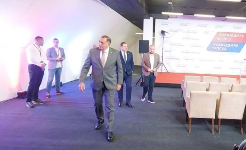 Prati rezultate glasanja: Dodik došao u Glavni izborni štab SNSD-a u Banjaluci