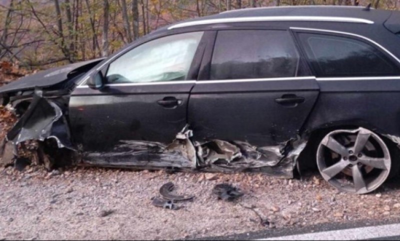 Teška saobraćajka u ovom dijelu BiH: Vozača “audija” od tragedije spasao spomenik