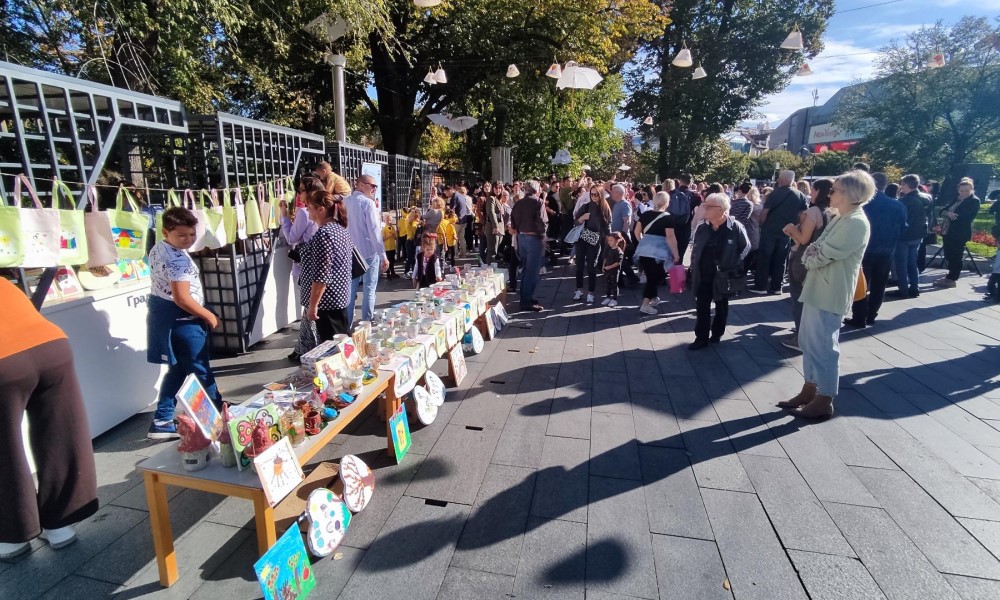 Pjesma, igra i kostimi: Banjalučki mališani uljepšali park Petar Kočić FOTO/VIDEO