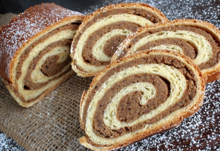 Mirisna poslastica koja će uljepšati svaku svečanu trpezu: Posna štrudla po bakinom receptu