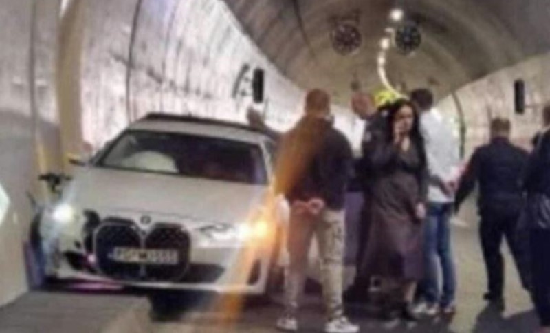 Slupan nedavno kupljeni BMW: U udesu ponovo oštećen novi “presretač” policije