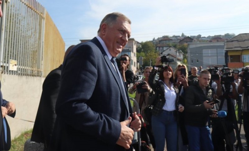 Završeno ročište Dodiku i Lukiću: Pred Sudom BiH izneseno 36 materijalnih dokaza